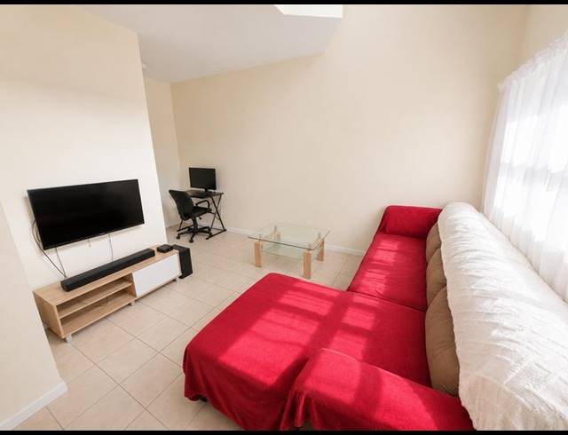 1 BEDROOM APARTMENT FOR SALE IN PINESLOPES
